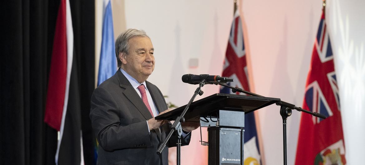 دبیر کل سازمان ملل متحد آنتونیو در مراسم افتتاحیه چهل و سومین نشست منظم کنفرانس سران دولت های جامعه کارائیب (CARICOM) که از 3 تا 5 ژوئیه در پاراماریبو، سورینام برگزار می شود، سخنرانی می کند.