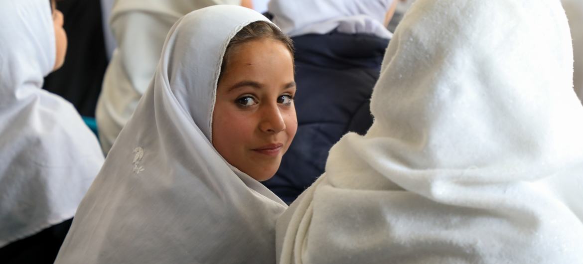 دختران در یک مرکز آموزشی در روستای گلاب خیل در استان میدان وردک، افغانستان.