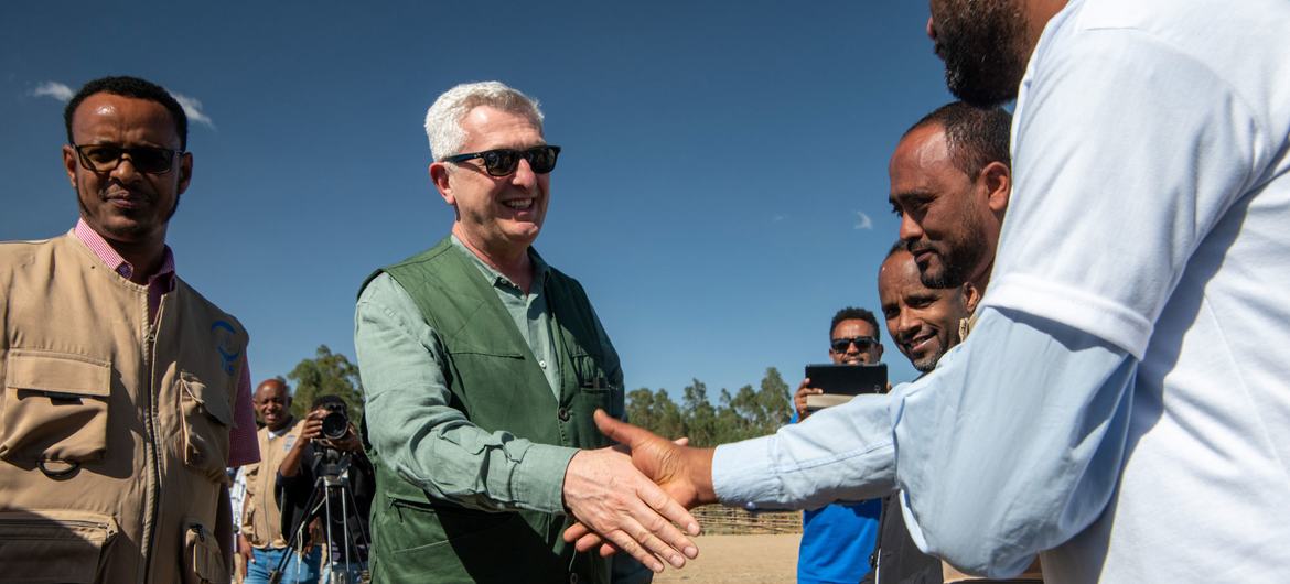 فیلیپو گراندی، کمیساریای عالی سازمان ملل در امور پناهندگان، از پناهندگان اریتره ای که به دلیل جنگ در منطقه تیگری اتیوپی آواره شده اند، بازدید می کند.